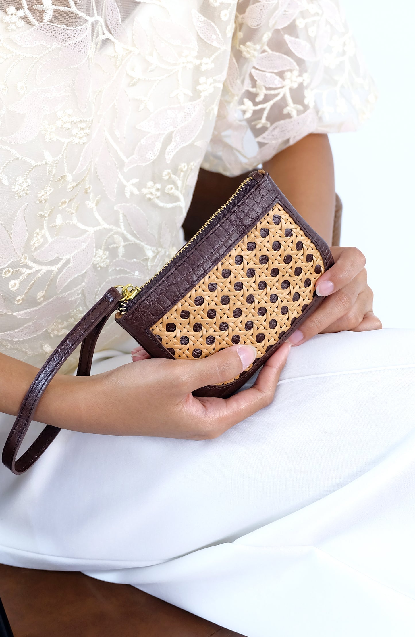 WRISTLET SMALL POUCH in Black - Full Leather x Solihiya