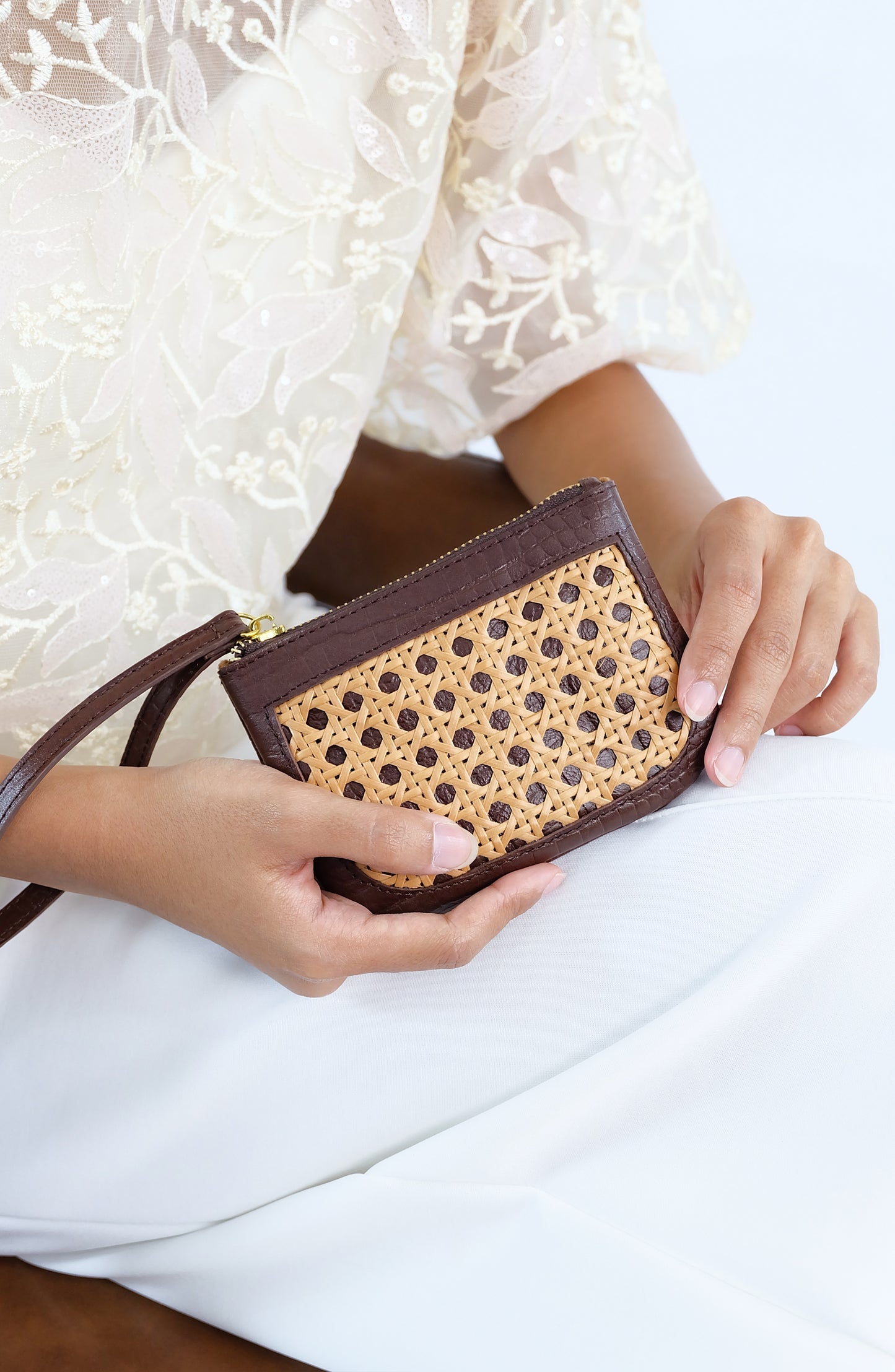 WRISTLET SMALL POUCH in Black - Full Leather x Solihiya