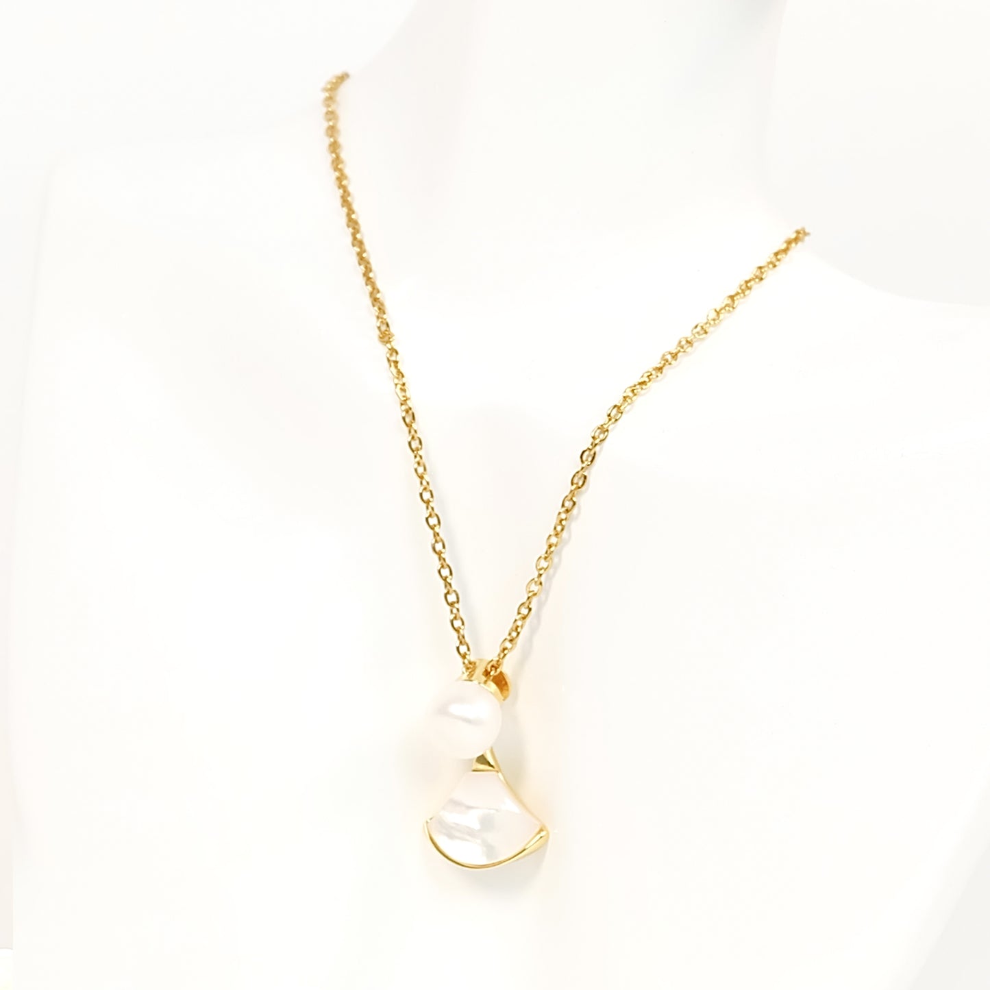 Dreamy Fan-shaped Mother of Pearl Set - Fresh Water Palawan Pearls