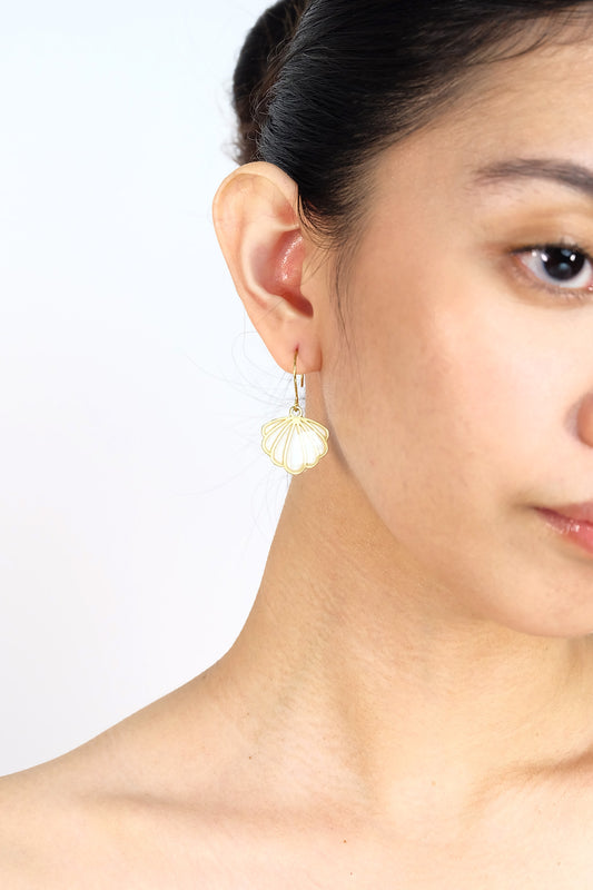 Scallop Shell Dangling Earrings - Polymer Clay/Resin