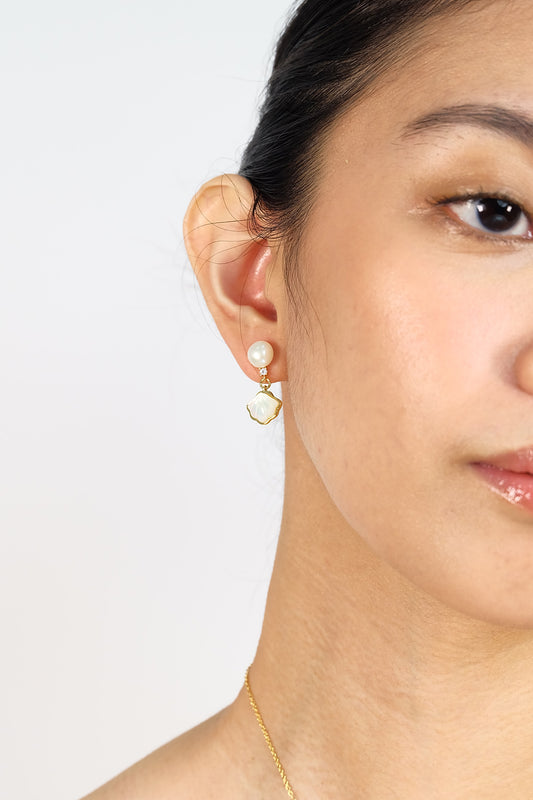 Shiny Seashell-shaped Mother of Pearl Set - Fresh Water Palawan Pearls