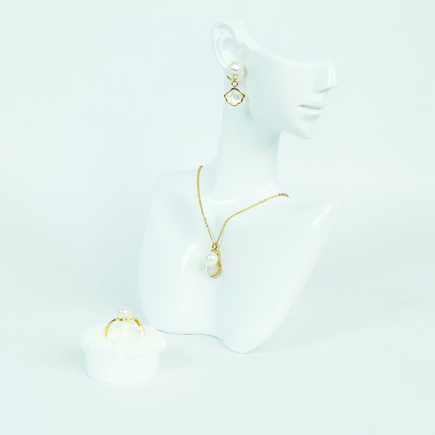 Shiny Seashell-shaped Mother of Pearl Set - Fresh Water Palawan Pearls