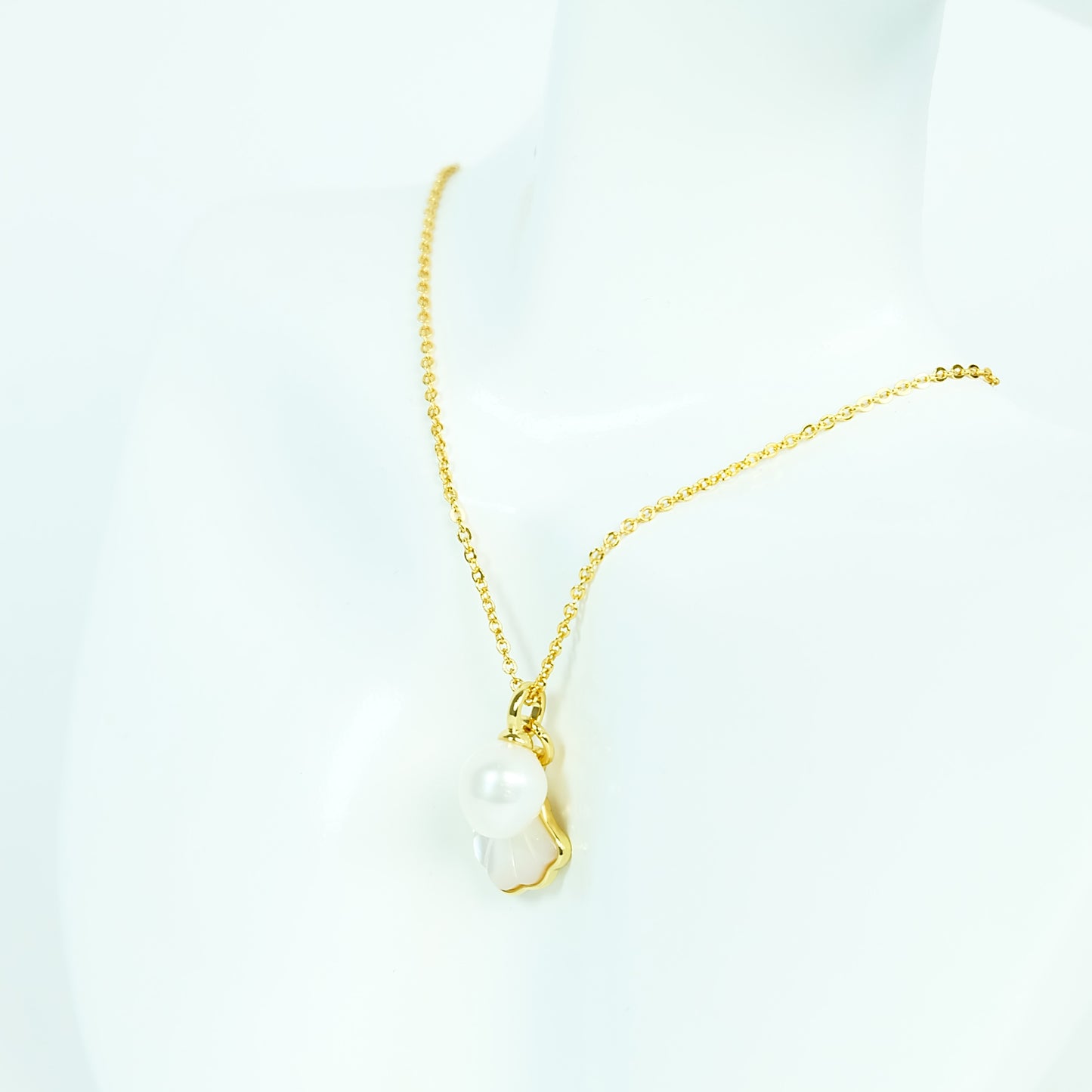 Shiny Seashell-shaped Mother of Pearl Set - Fresh Water Palawan Pearls