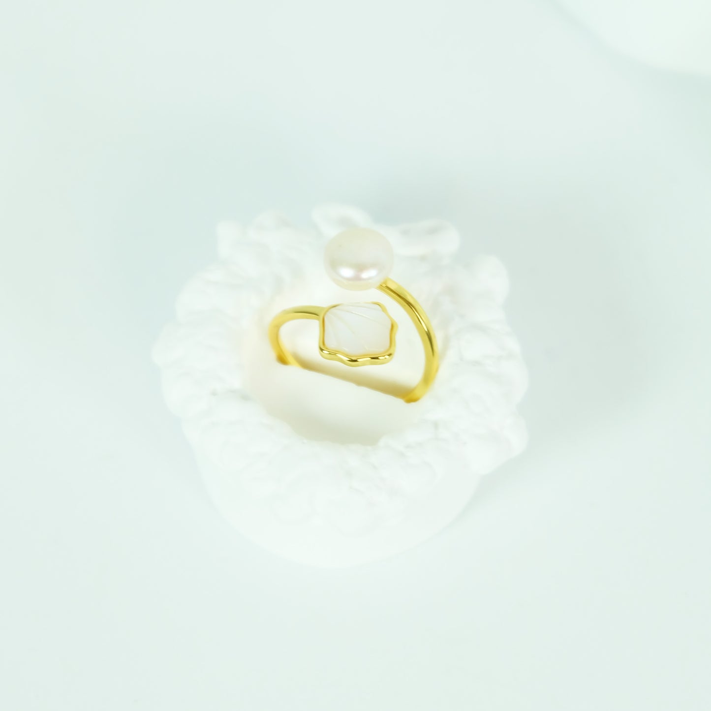 Shiny Seashell-shaped Mother of Pearl Set - Fresh Water Palawan Pearls