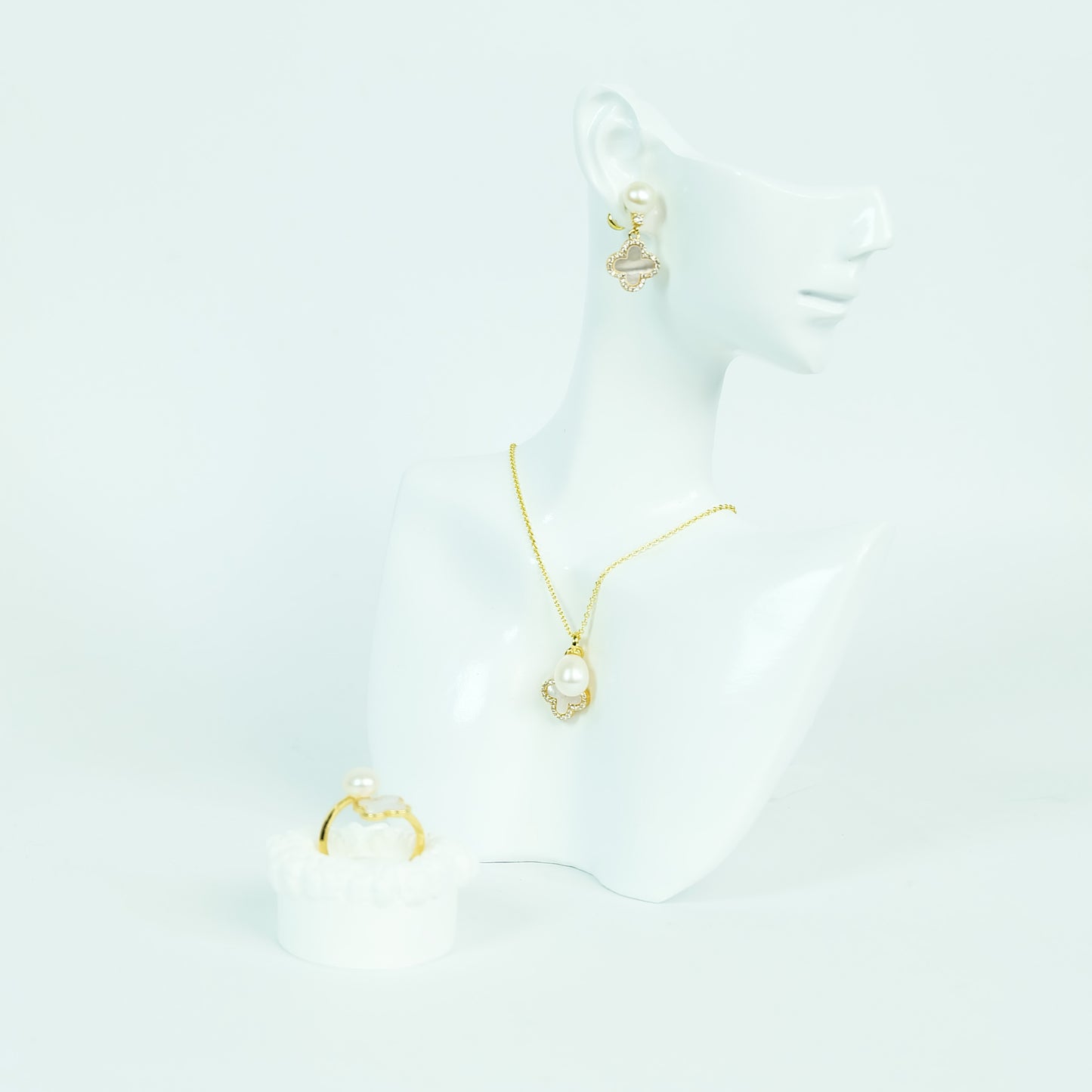 Lucky Four-leaf Clover Mother of Pearl Set - Fresh Water Palawan Pearls