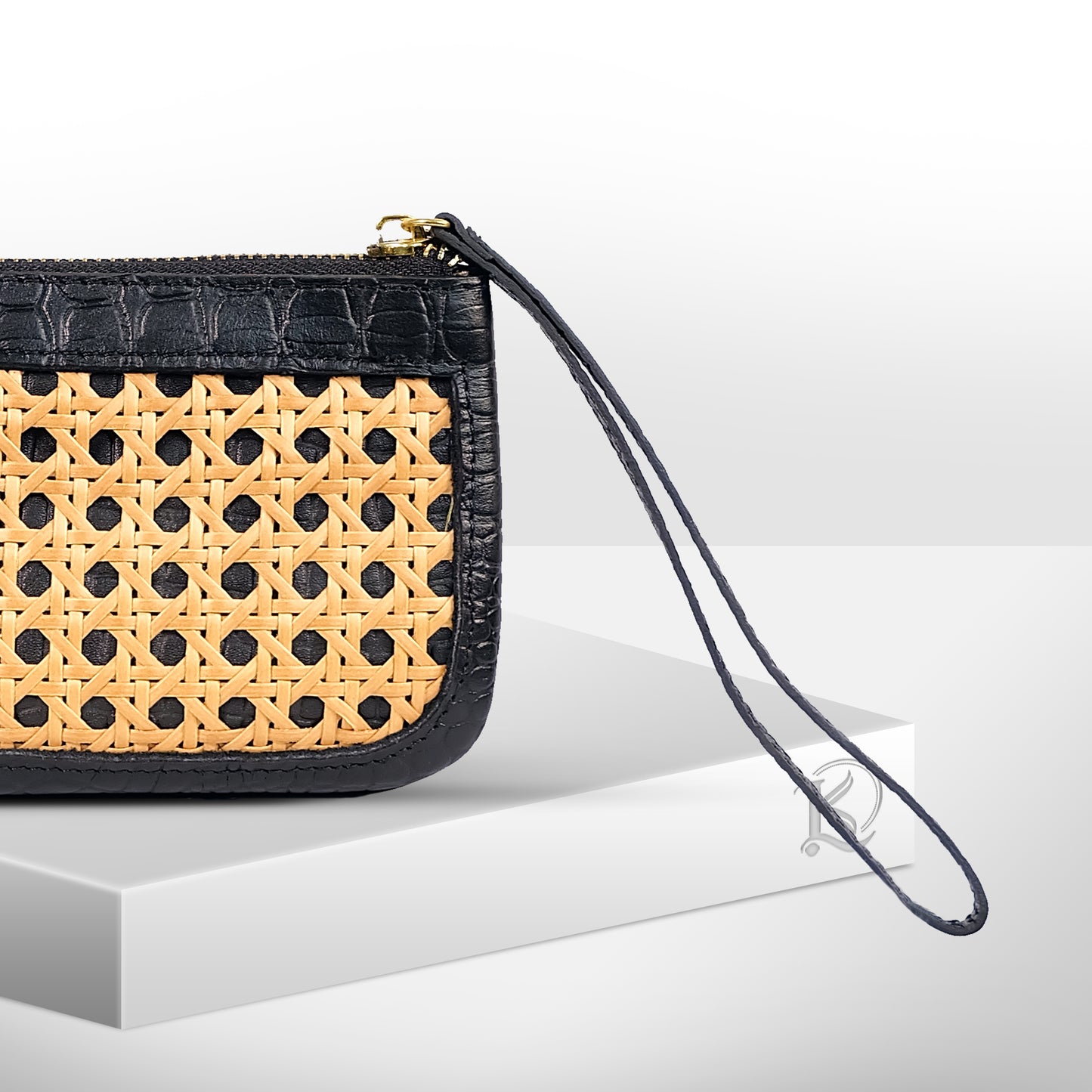 WRISTLET SMALL POUCH in Black - Full Leather x Solihiya