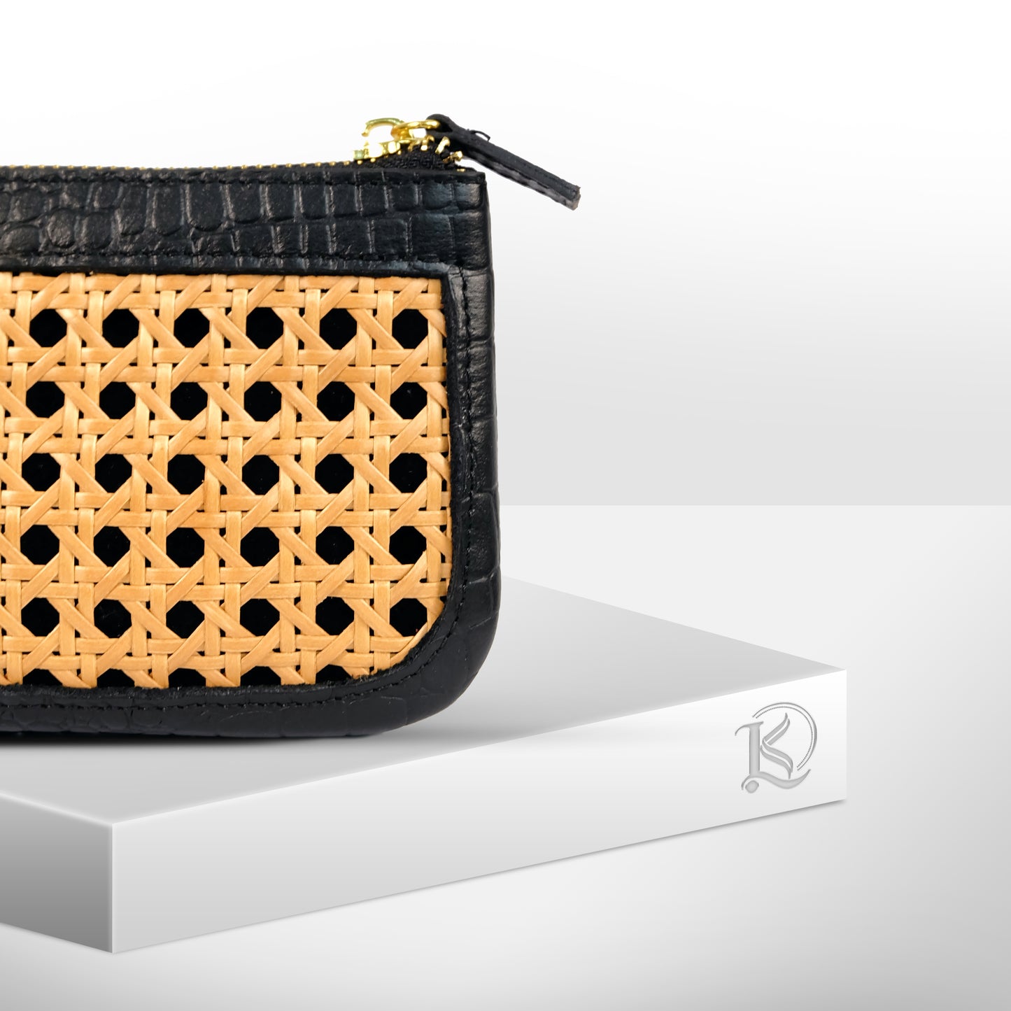 BASIC POUCH in Black - Full Leather x Solihiya
