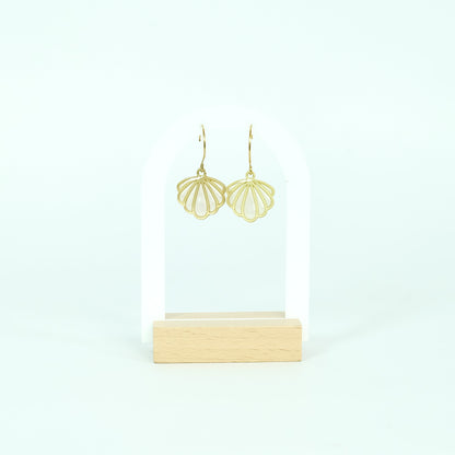 Scallop Shell Dangling Earrings - Polymer Clay/Resin