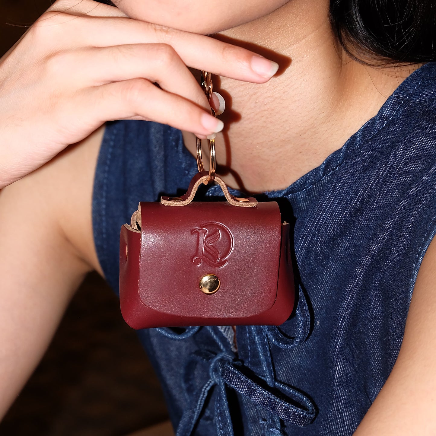 Sabel Coin Purse with Hook in Grained Black - Soft Genuine Leather
