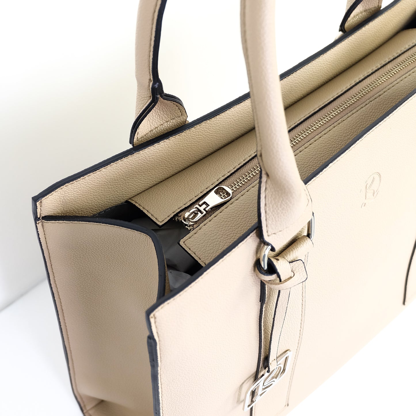 AMIRA 2.0 Laptop Tote Bag in Grained Sand (Silver Hardware) - PU Leather