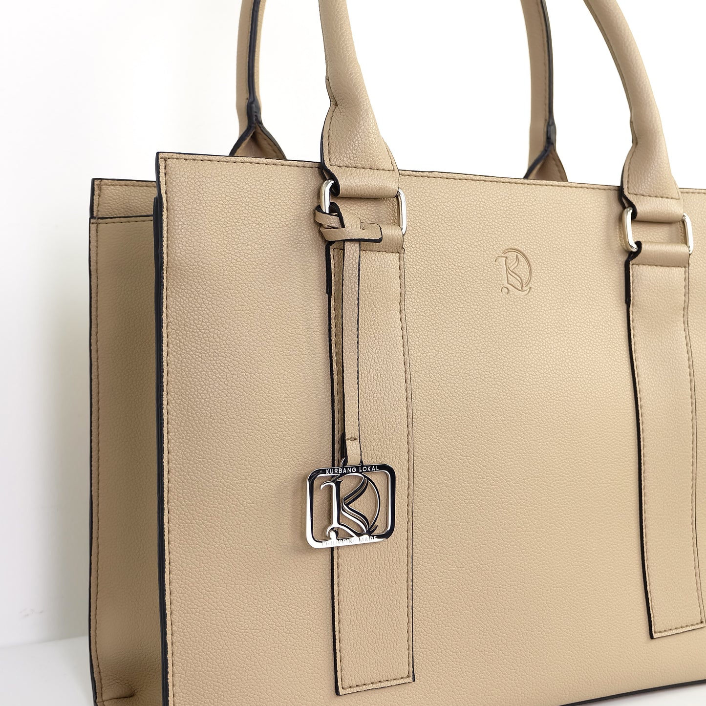 AMIRA 2.0 Laptop Tote Bag in Grained Sand (Silver Hardware) - PU Leather