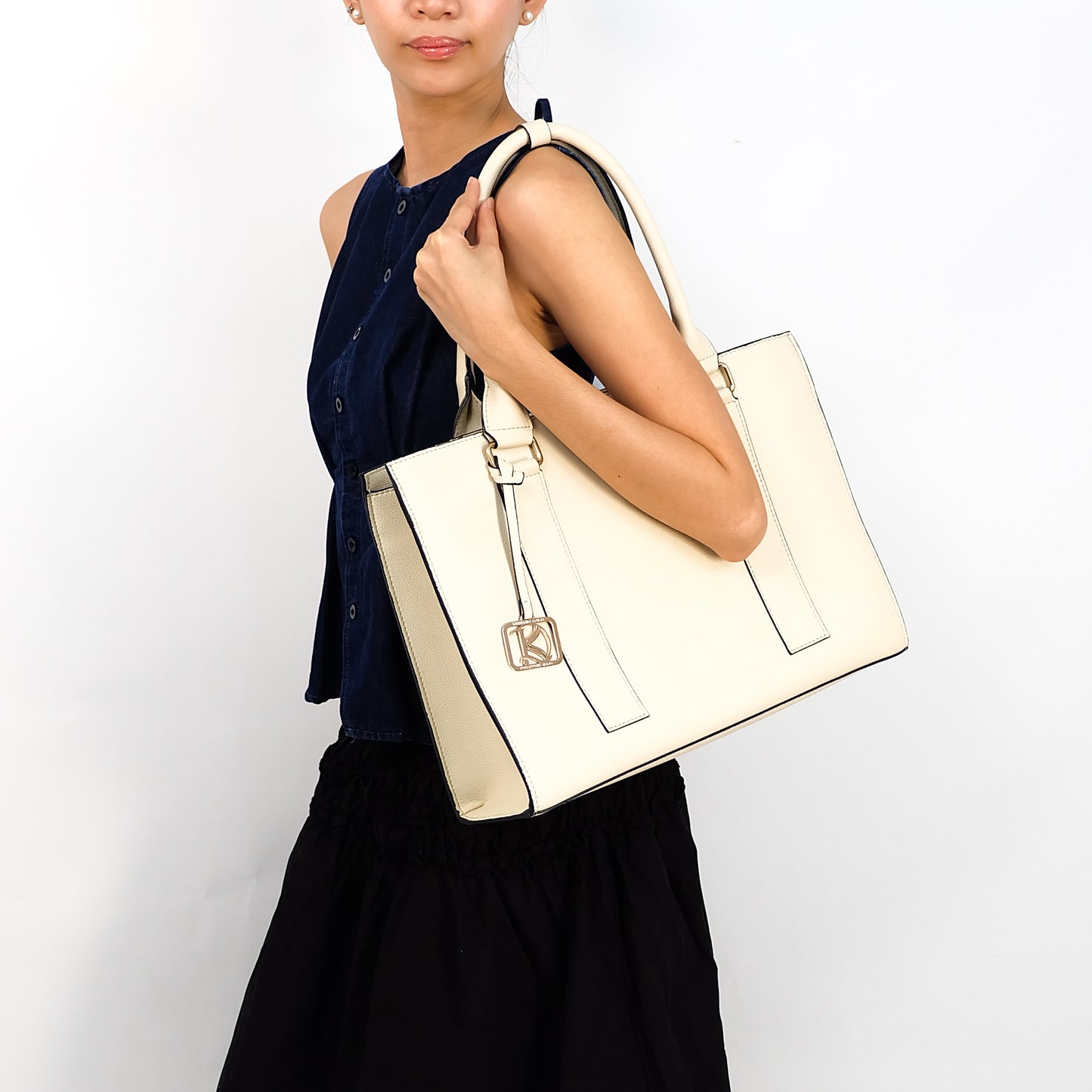 AMIRA 2.0 Laptop Tote Bag in Grained Sand (Silver Hardware) - PU Leather