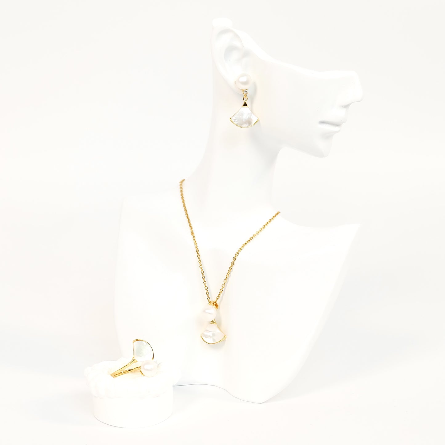 Dreamy Fan-shaped Mother of Pearl Set - Fresh Water Palawan Pearls