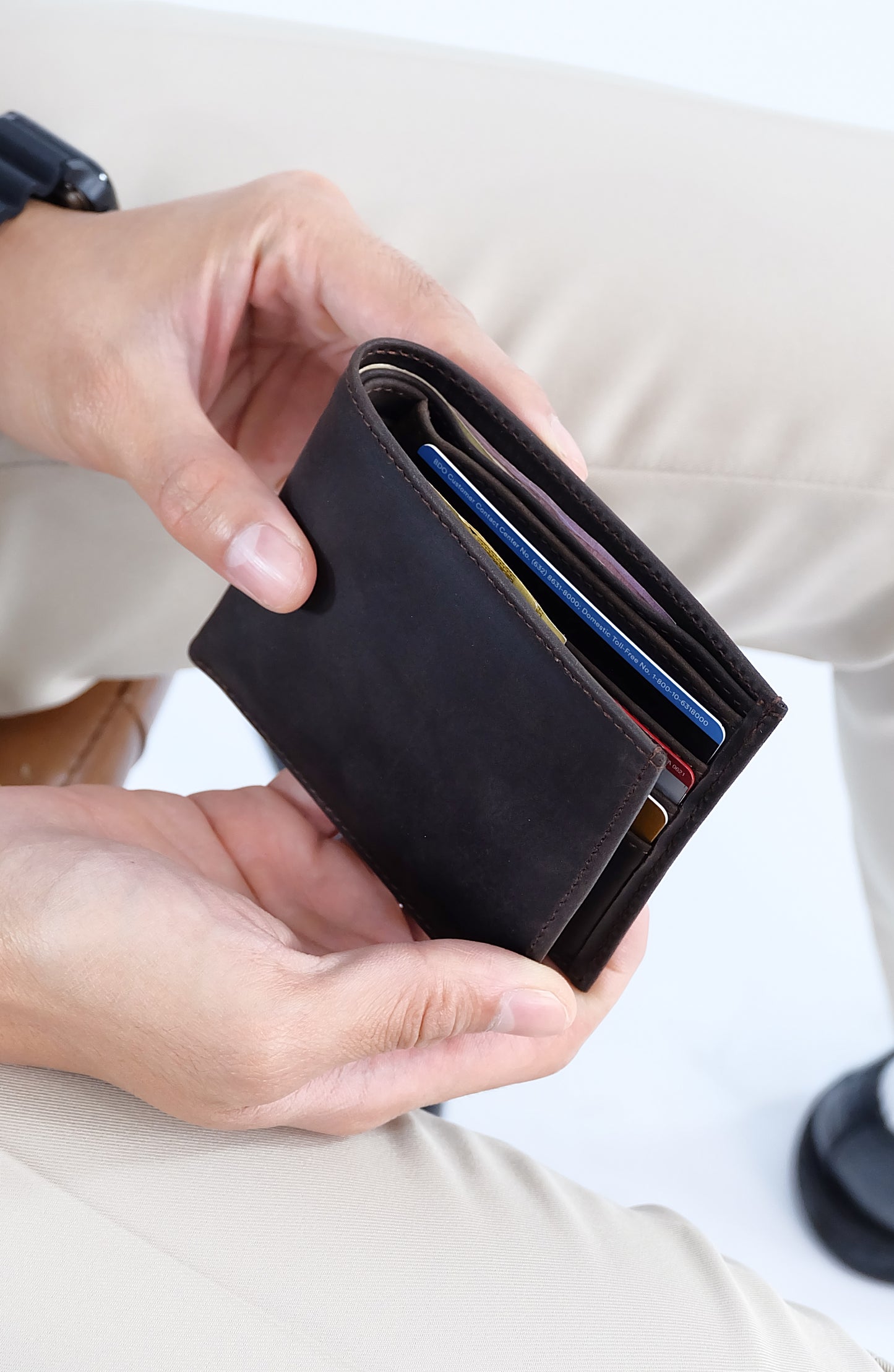 Isagani Bifold Wallet w/ Detachable Card Sleeve in Vintage Brown - Genuine Leather
