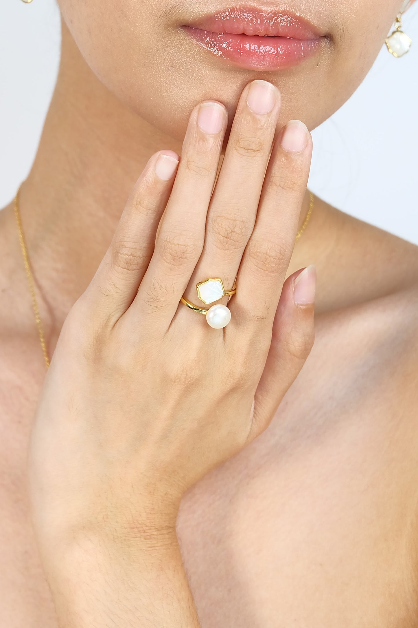 Shiny Seashell-shaped Mother of Pearl Set - Fresh Water Palawan Pearls