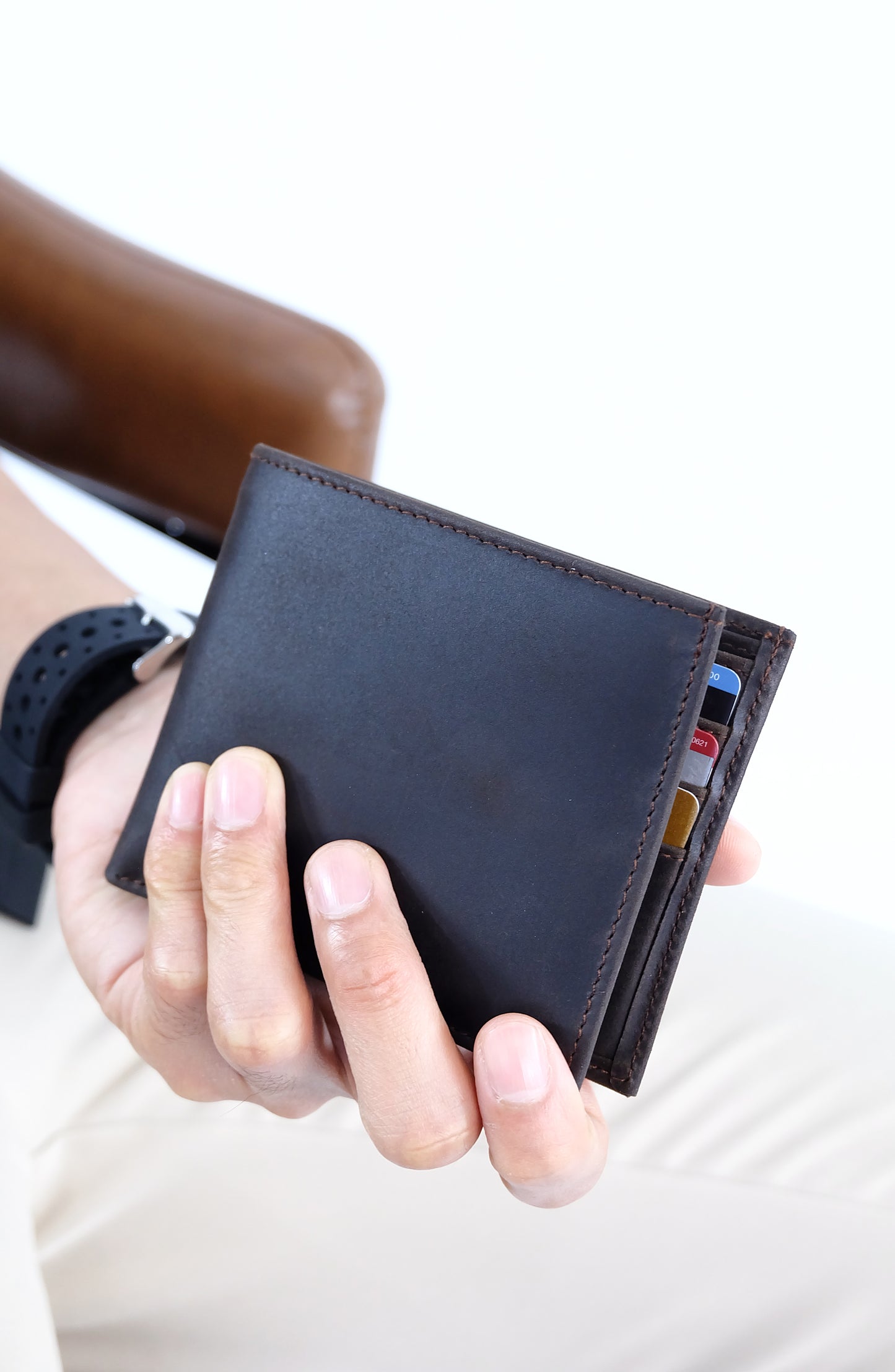 Isagani Bifold Wallet w/ Detachable Card Sleeve in Vintage Brown - Genuine Leather