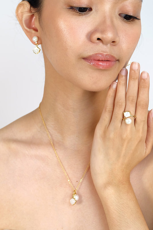 Shiny Seashell-shaped Mother of Pearl Set - Fresh Water Palawan Pearls