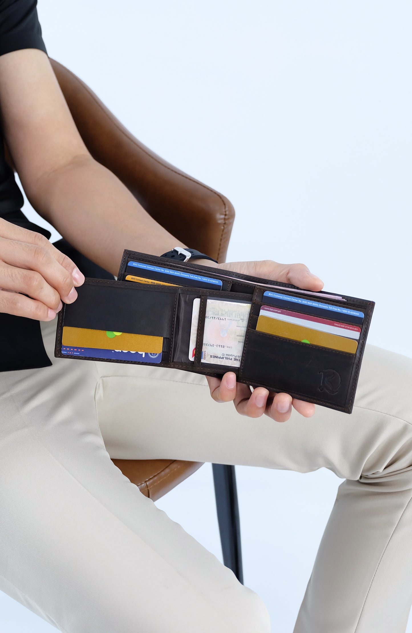 Isagani Bifold Wallet w/ Detachable Card Sleeve in Vintage Brown - Genuine Leather