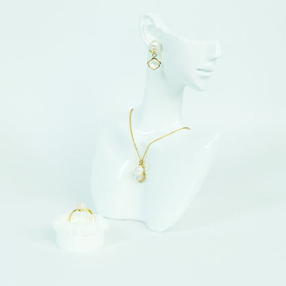 Shiny Seashell-shaped Mother of Pearl Set - Fresh Water Palawan Pearls